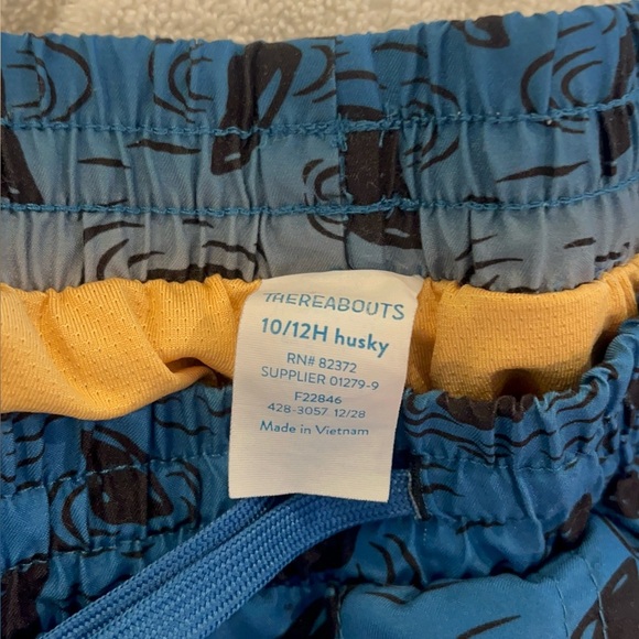 Boys swim trunks size 10/12 husky - Picture 4 of 4